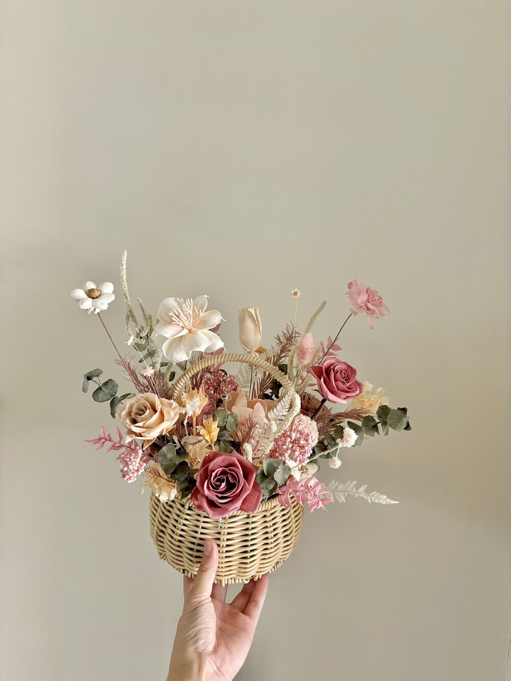 暖色柔光 ｜奶茶色系永生玫瑰花籃